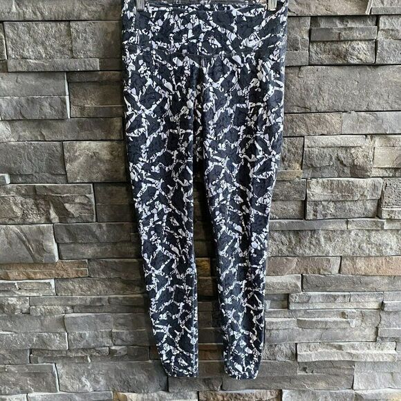 Nike Legend II Quake Women’s Leggings Dri-Fit 684643-060 Small Black Inseam 27”‎ - Picture 1 of 6